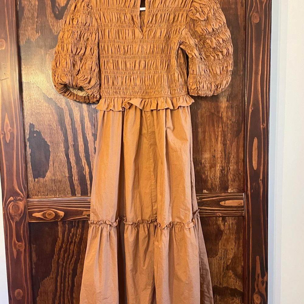 Moon River/tuckernuck midi smocked puff sleeve dress - Picture 5 of 7
